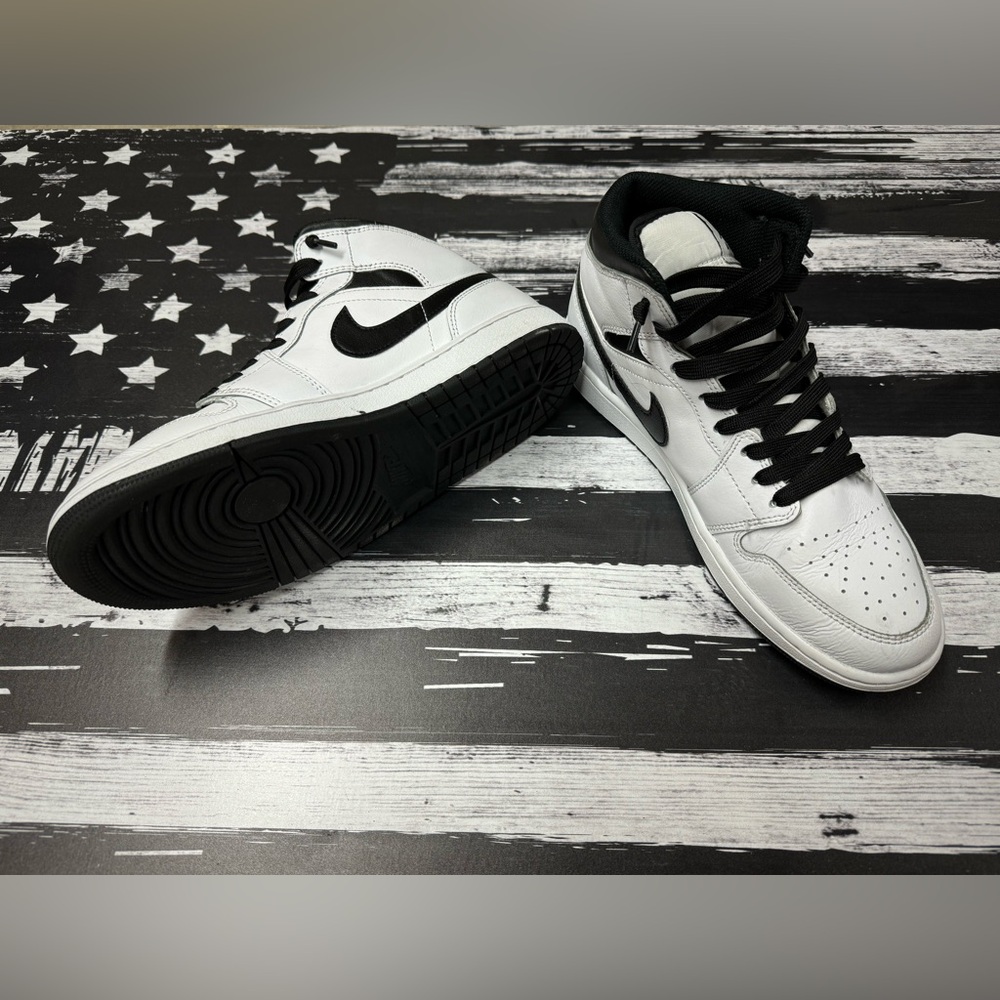 Nike Men’s High-Top Sneakers - White/Black